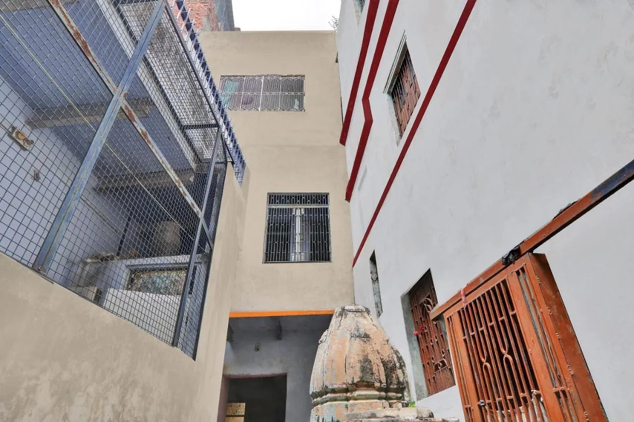 Oyo 82070 Rudra Guest House 바라나시 3*,  인도